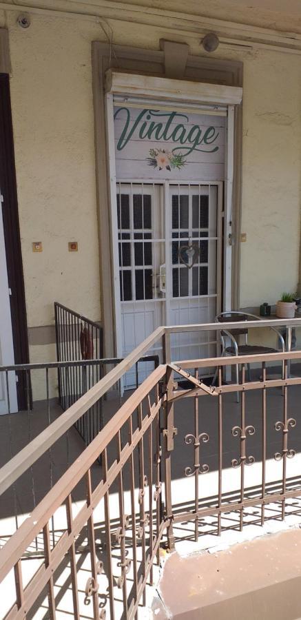 Belvarosi Vintage Apartman A Setaloutcan Miskolc Exterior foto