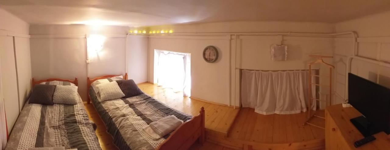 Belvarosi Vintage Apartman A Setaloutcan Miskolc Exterior foto