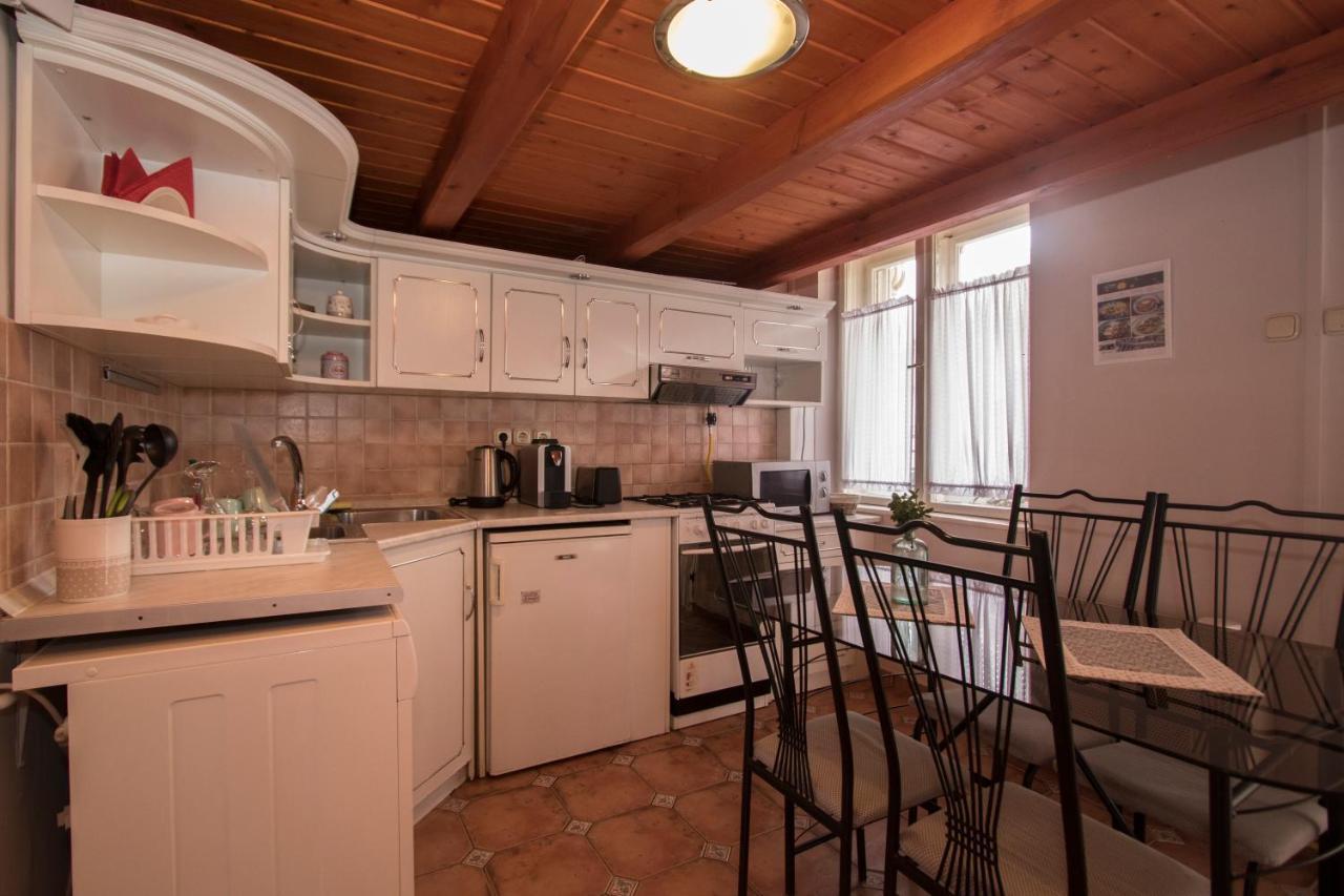 Belvarosi Vintage Apartman A Setaloutcan Miskolc Exterior foto