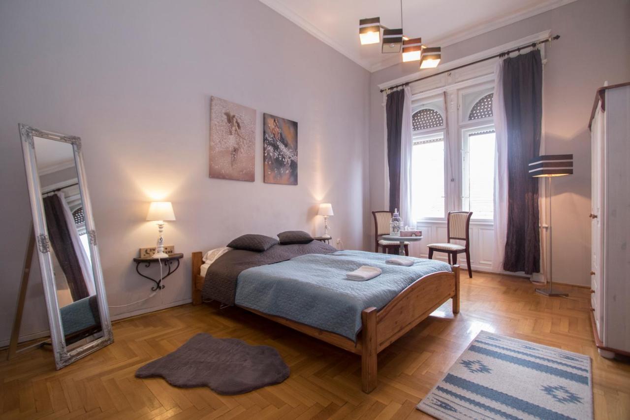Belvarosi Vintage Apartman A Setaloutcan Miskolc Exterior foto