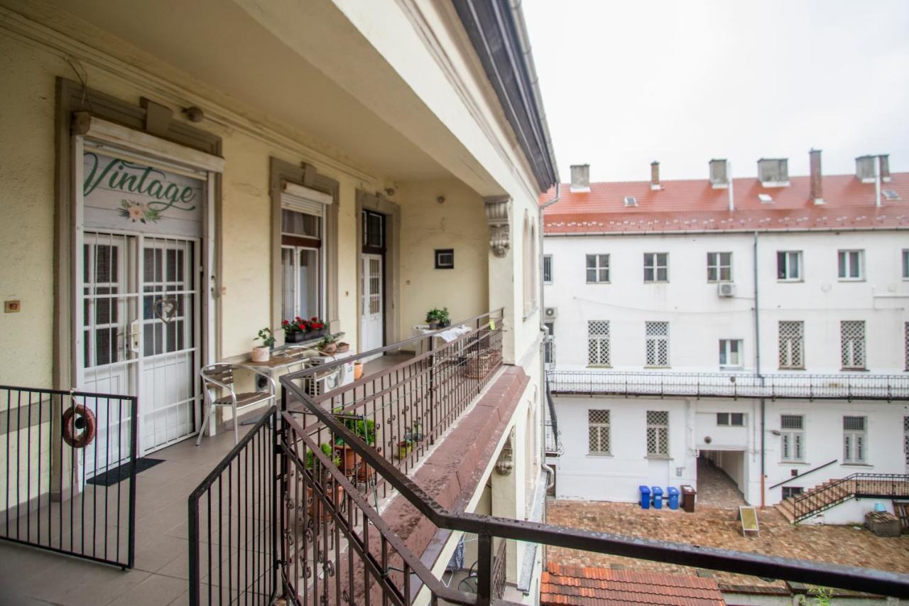 Belvarosi Vintage Apartman A Setaloutcan Miskolc Exterior foto