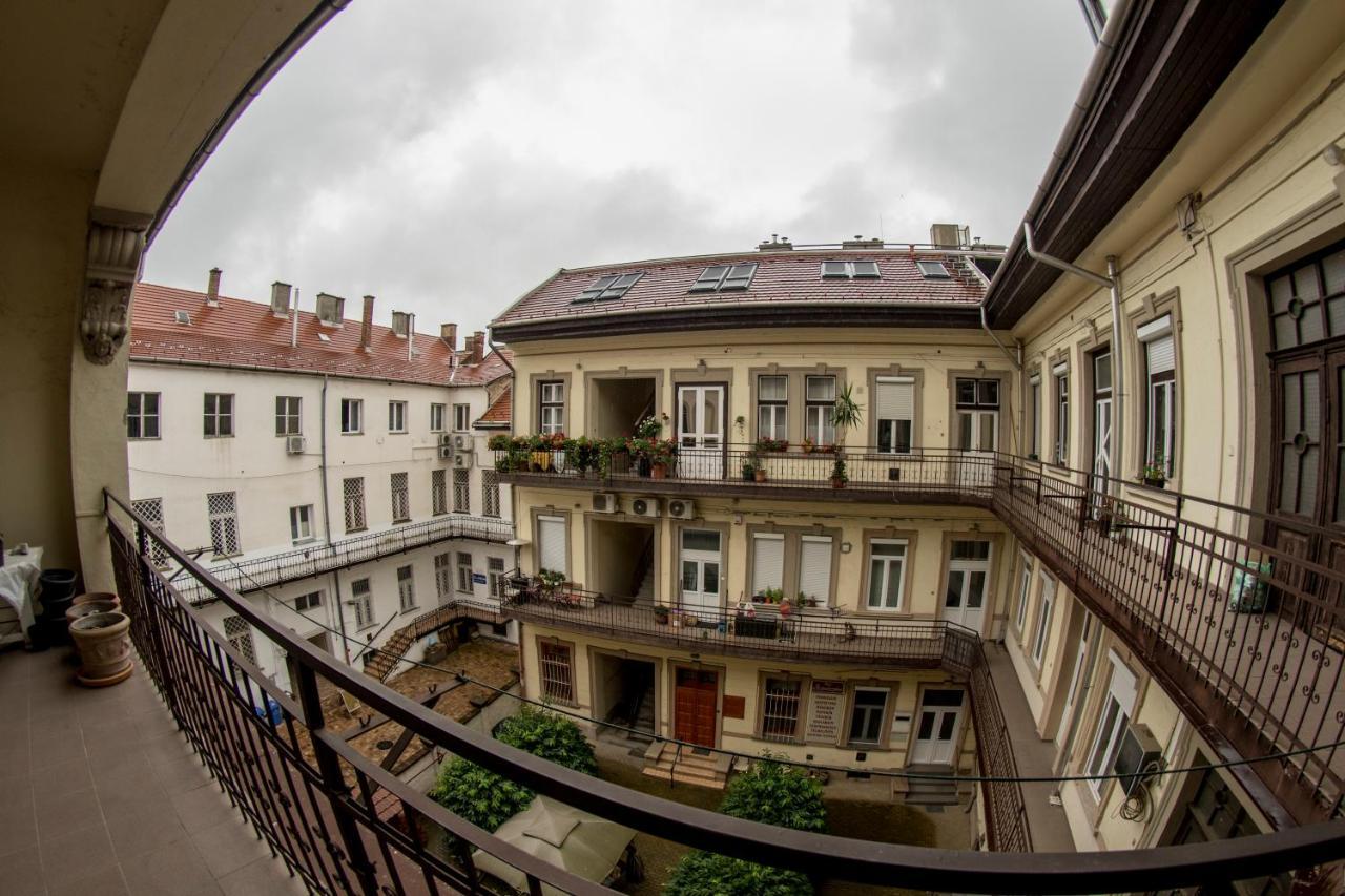 Belvarosi Vintage Apartman A Setaloutcan Miskolc Exterior foto