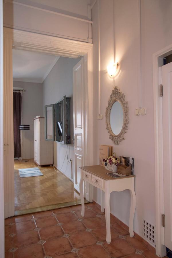 Belvarosi Vintage Apartman A Setaloutcan Miskolc Exterior foto